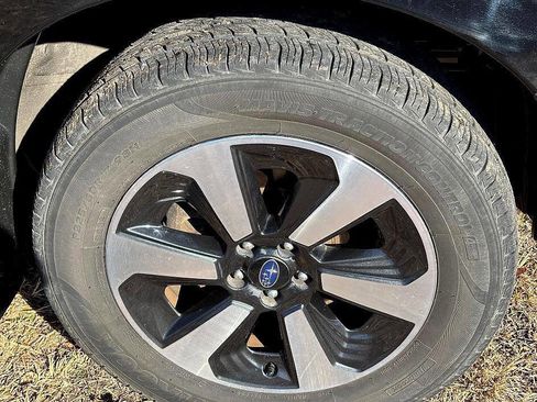 Used 2018 Subaru Forester 2.5i Premium w/ All-Weather Package image 11