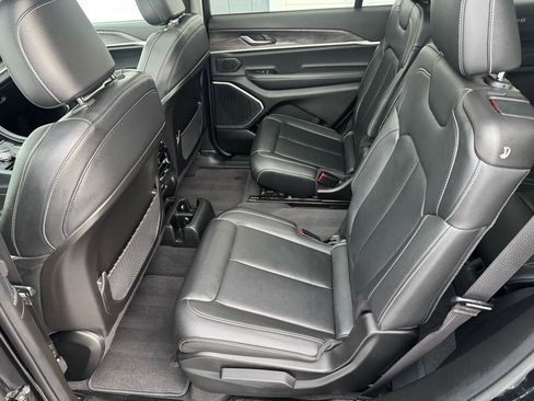 Used 2022 Jeep Grand Cherokee L Limited image 10