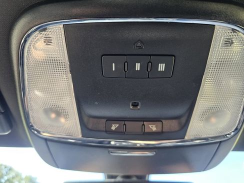 Used 2019 Chrysler 300 S image 22