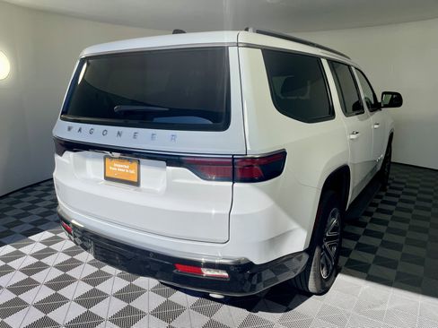 Certified 2025 Jeep Wagoneer 4WD image 5