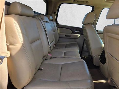 Used 2013 Chevrolet Avalanche LTZ image 15