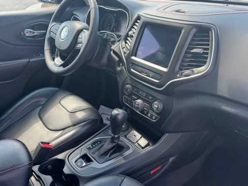 Used 2022 Jeep Cherokee Trailhawk w/ Premium Leather Package AWD/4WD image 28