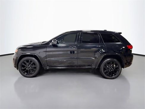 Used 2017 Jeep Grand Cherokee Altitude image 10