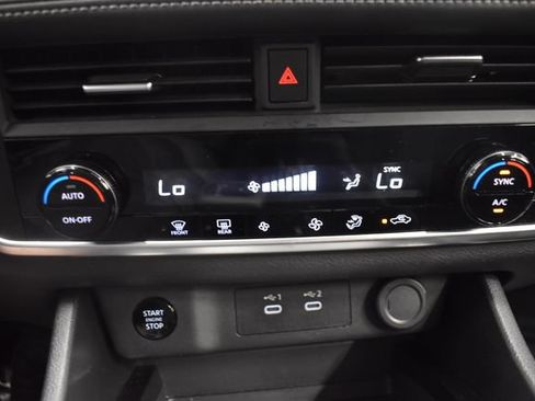 Used 2025 Nissan Rogue SV AWD/4WD image 27