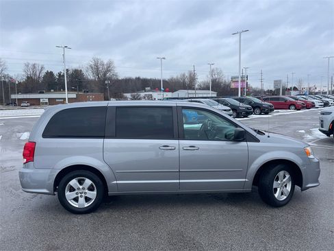 Used 2016 Dodge Grand Caravan SE w/ Quick Order Package 29E SE image 2