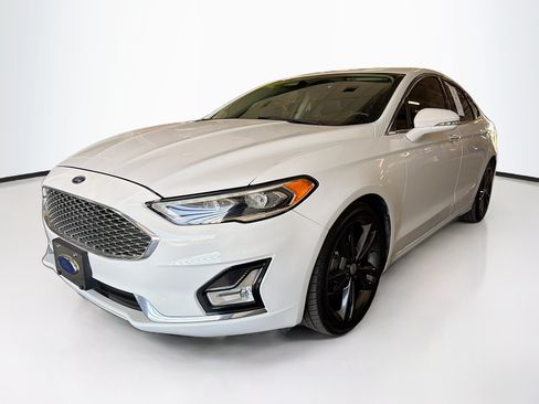 Used 2019 Ford Fusion Titanium AWD/4WD image 3
