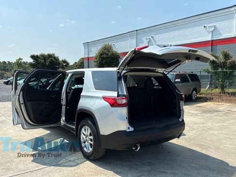 Used 2019 Chevrolet Traverse LS FWD image 15