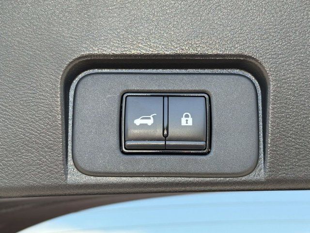 Used 2023 Nissan Rogue SL AWD/4WD image 15