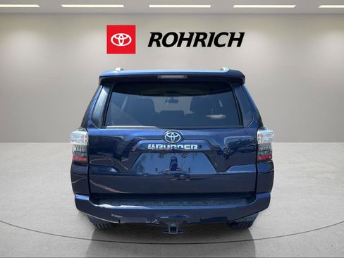 Used 2018 Toyota 4Runner SR5 AWD/4WD image 7