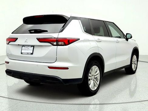 Used 2022 Mitsubishi Outlander ES FWD image 5