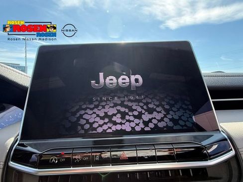 Used 2025 Jeep Compass Limited AWD/4WD image 16