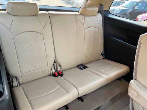 Used 2011 GMC Acadia SLT image 25