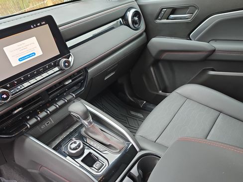 Used 2023 Chevrolet Colorado Z71 w/ Z71 Convenience Package 2 image 24