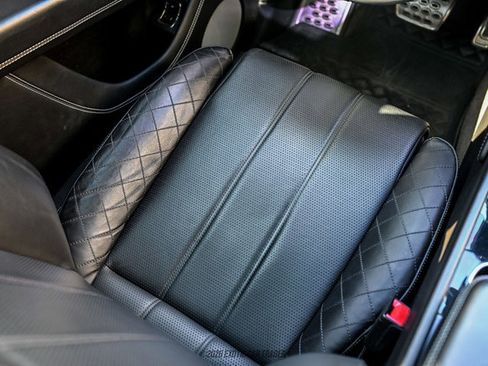 Used 2018 Bentley Bentayga image 79