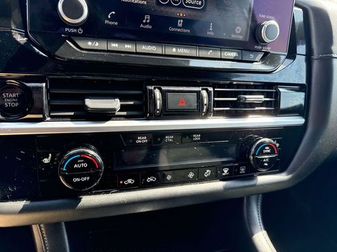 Used 2025 Nissan Pathfinder SV image 18