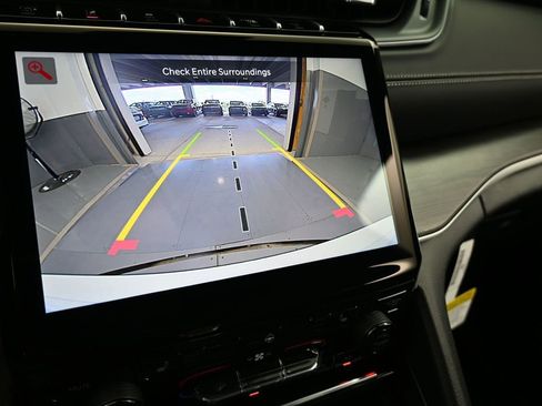 Used 2025 Jeep Grand Cherokee Limited image 19