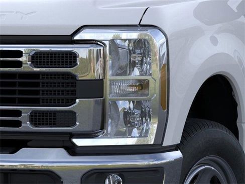 New 2026 Ford F350 XL w/ XL Chrome Package image 18