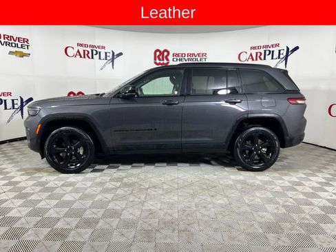 Used 2024 Jeep Grand Cherokee Limited w/ Black Appearance Package RWD image 4