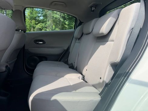 Used 2018 Honda HR-V LX image 12