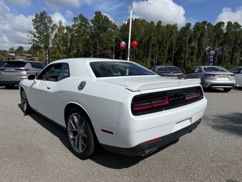 Used 2022 Dodge Challenger GT image 5