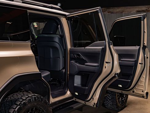 Used 2026 Lexus GX 550 w/ Accessory Package (CT) image 31