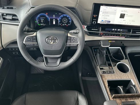 New 2026 Toyota Sienna Platinum AWD/4WD image 16