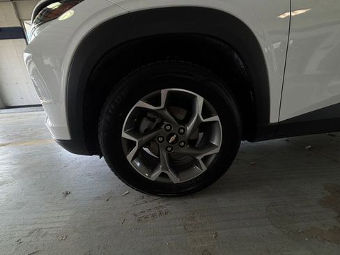 Used 2025 Chevrolet Trax LT image 30