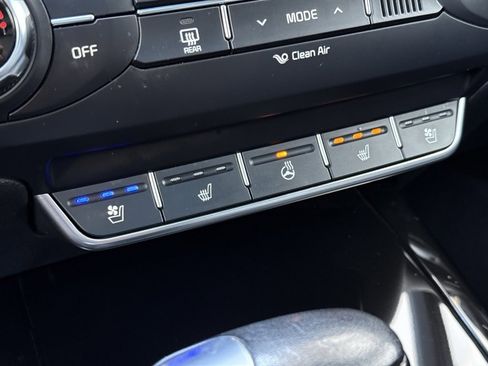 Used 2018 Kia Sorento SX image 4