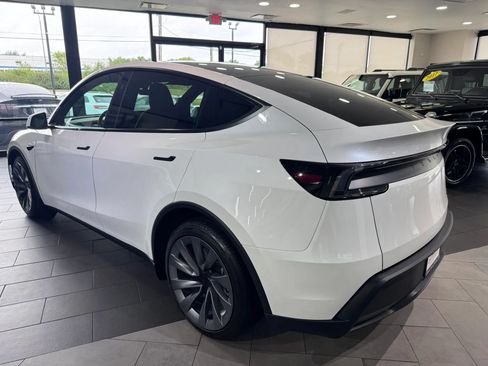 Used 2026 Tesla Model Y AWD image 5