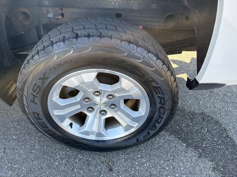 Used 2018 Chevrolet Silverado 1500 LT w/ All Star Edition image 18