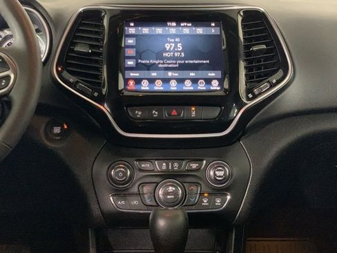 Used 2021 Jeep Cherokee Limited image 14