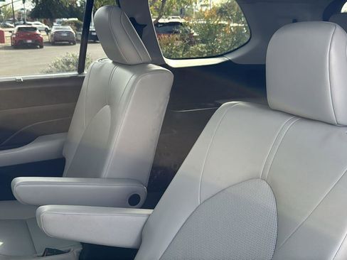 Used 2024 Toyota Grand Highlander XLE image 28