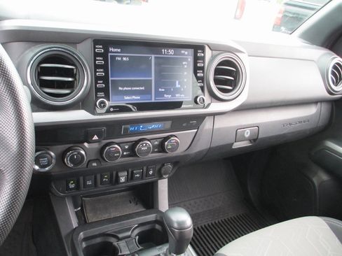 Used 2022 Toyota Tacoma TRD Off-Road image 23