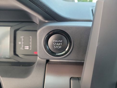 Certified 2025 Toyota Tacoma SR5 image 27