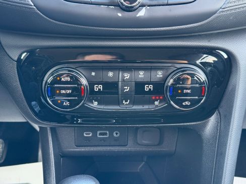 Used 2022 Buick Encore GX Select w/ Safety Package II image 27