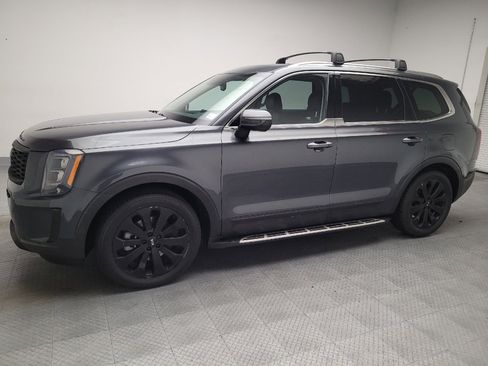 Used 2021 Kia Telluride EX w/ EX Premium Package FWD image 2