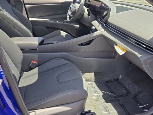 Certified 2025 Hyundai Elantra SEL FWD image 16