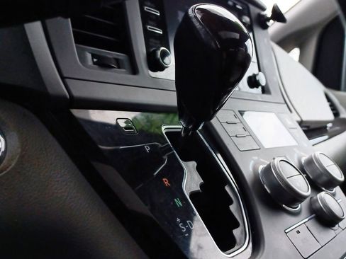 Used 2018 Toyota Sienna XLE FWD image 23