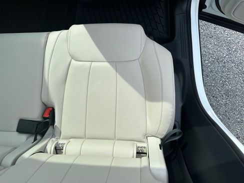 Certified 2021 Mercedes-Benz GLB 250 4MATIC image 29