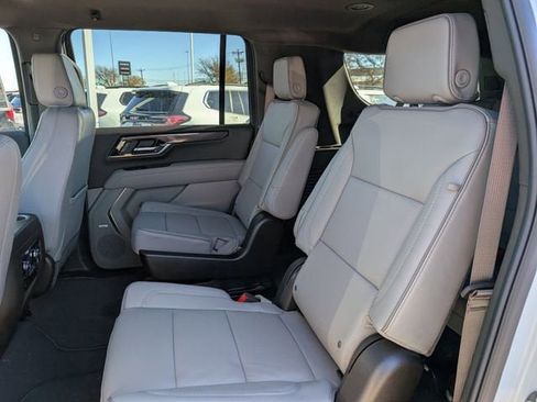 New 2026 GMC Yukon XL Elevation image 19