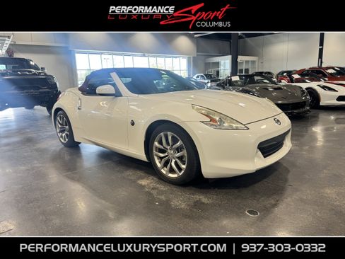 Used 2010 Nissan 370Z Touring image 1