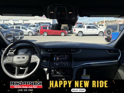 New 2025 Jeep Grand Cherokee 4WD image 17