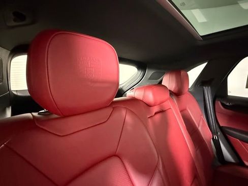 Used 2022 Porsche Cayenne image 25
