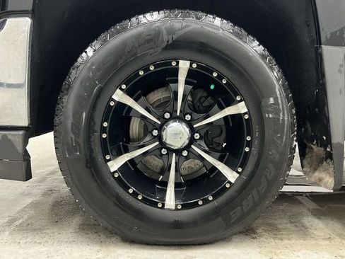 Used 2018 Chevrolet Silverado 1500 LT w/ All Star Edition image 29