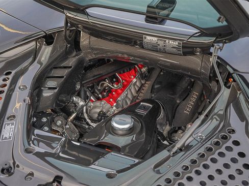 Used 2023 Ferrari SF90 Spider image 44