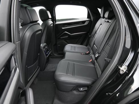 Certified 2025 Porsche Cayenne E-Hybrid Coupe AWD/4WD image 25