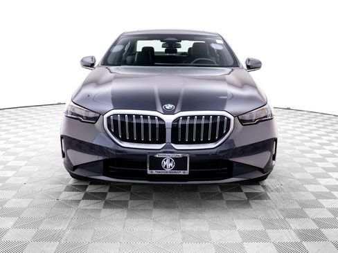 Used 2024 BMW 540i xDrive w/ Premium Package AWD/4WD image 9