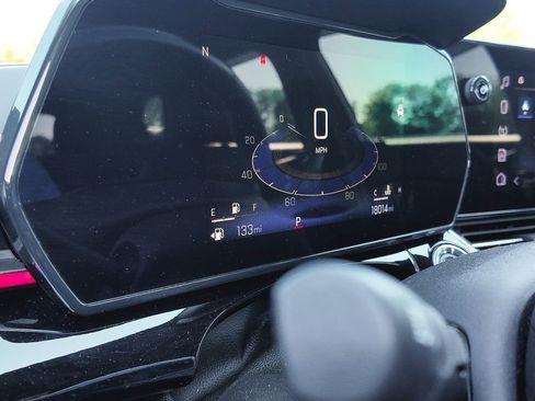 Used 2024 Chevrolet Trax RS w/ Driver Confidence Package image 15