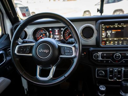 Used 2022 Jeep Gladiator Overland AWD/4WD image 6