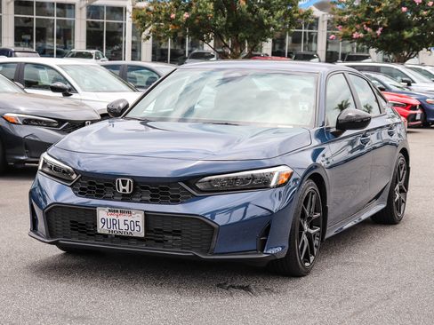 Certified 2025 Honda Civic Sport image 3